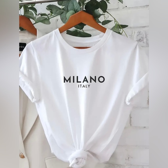 Tops - NEW Women’s Graphic Tee